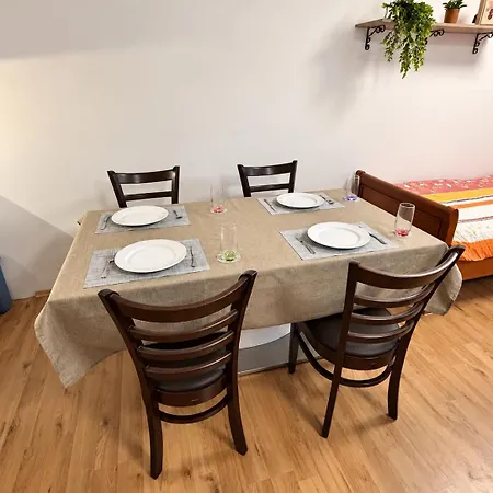Apartman Free Parking Carport